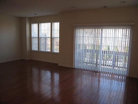 4th image of 186 Riverwalk Way #J109