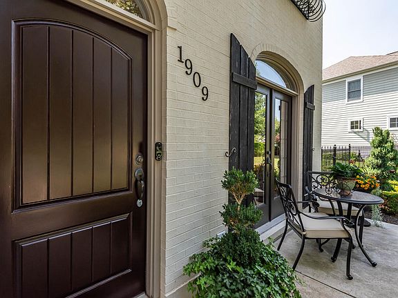 3rd image of 1909 S Renwick Blvd