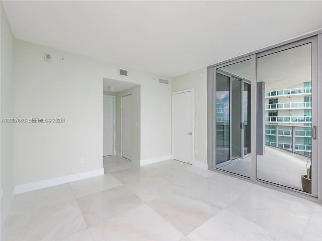 488 18th St — Photo 7