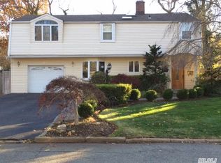 122 Yale St, Roslyn Heights, NY 11577