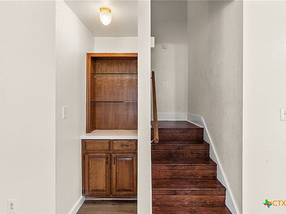 5th image of 108 Leona St