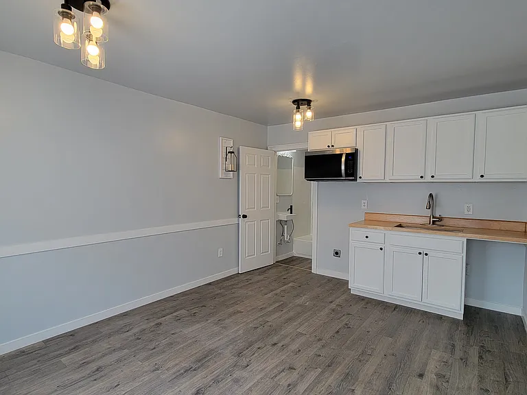 311 NW Kerron St — Photo 14