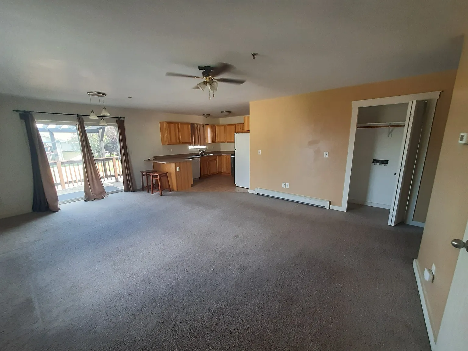 3 bed, 1500 sqft, $2,100 — Photo 2