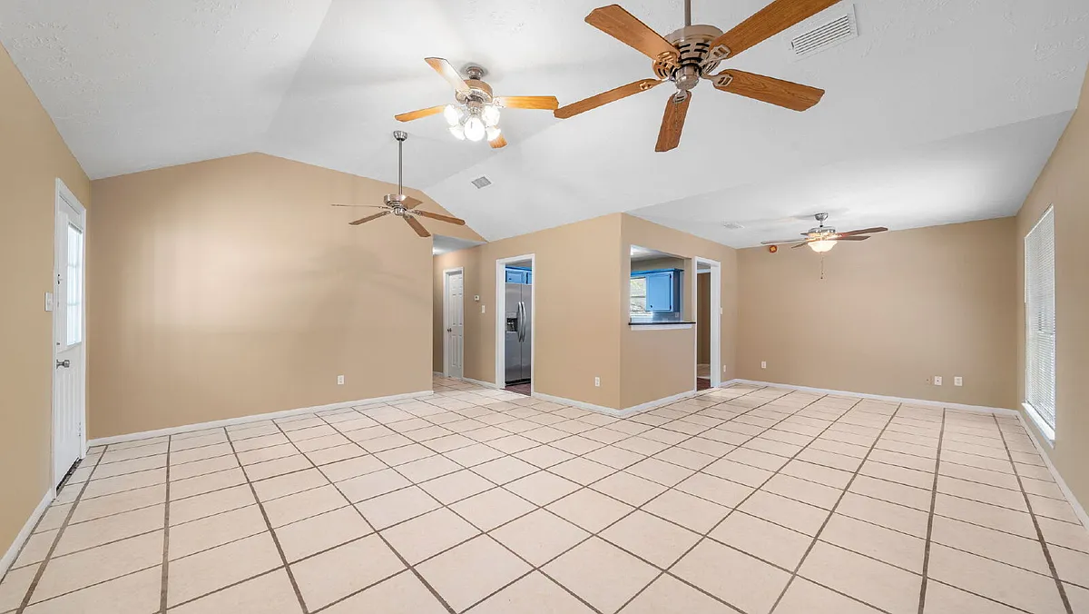 Building Photo - 417 Shawnee Dr #B