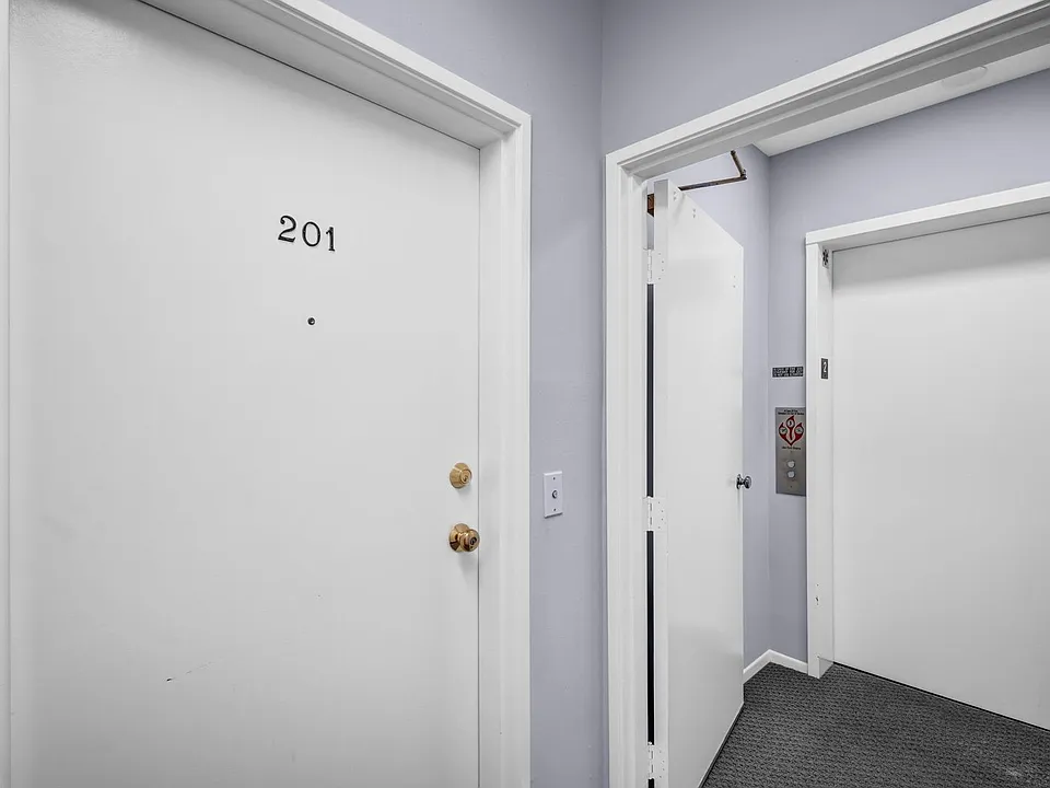 1921 Malcolm Ave #201