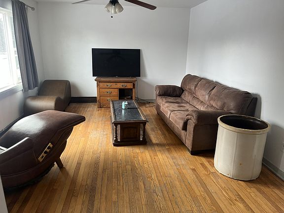 4th image of 82 Leonard Ave