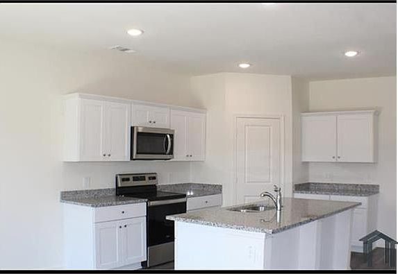 4th image of 787 Richmond Dr