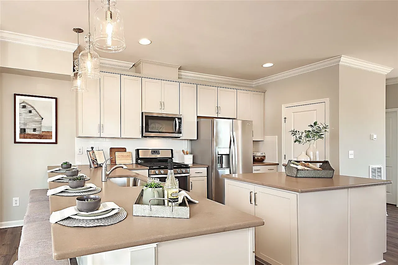 4 bed, 3.5 bath, 2239 sqft, $2,300 — Photo 4