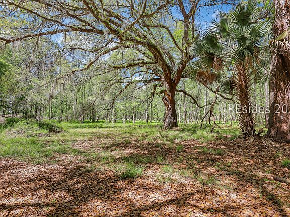 3rd image of 174 Bridle Path Blvd