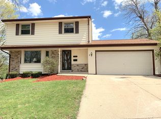 1809 Cardinal Dr, Waukesha, WI 53186