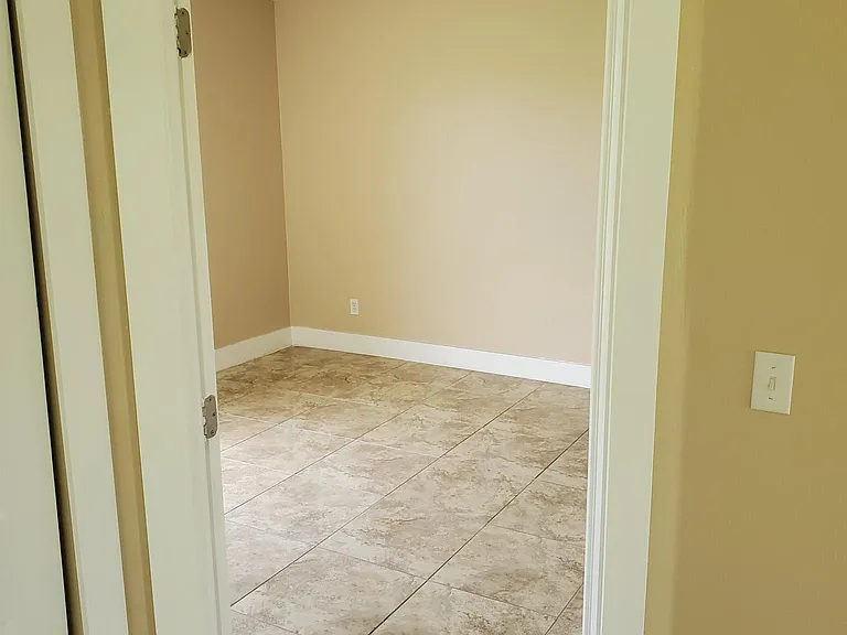 1118 Eisenhower Blvd — Photo 6