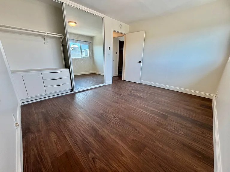 1100 Monterey Blvd — Photo 13
