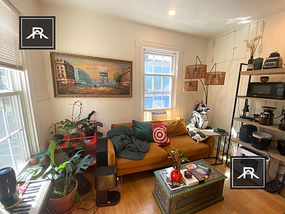 4th image of 9 Mount Ida St #4