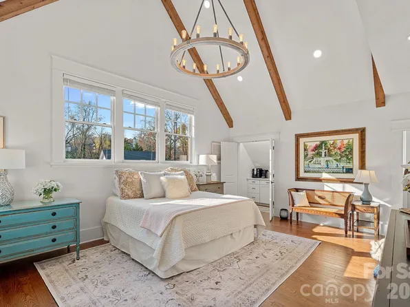 206 Meadowbrook Rd, Charlotte, NC 28211