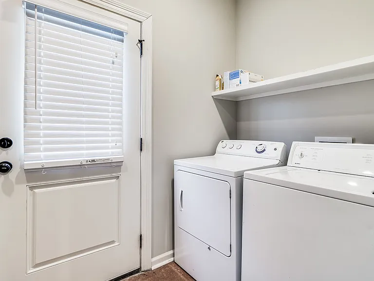 111 Ella St #111 — Photo 11