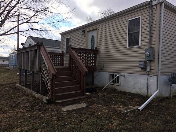 4th image of 825 2nd Ave NE