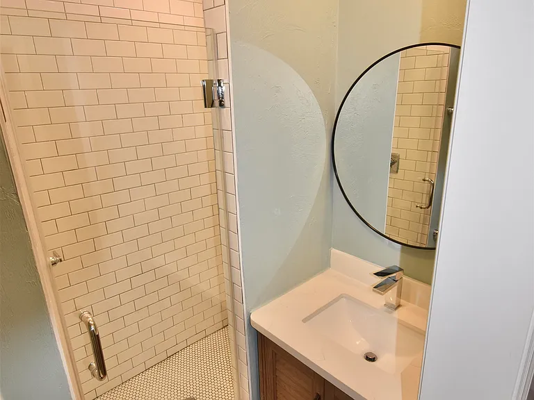 626 W Georgia St #B — Photo 10