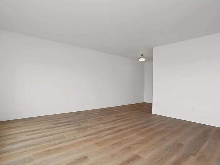 1221 Apartments — Photo 30