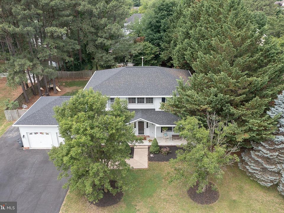 1st image of 102 Settlers Cir