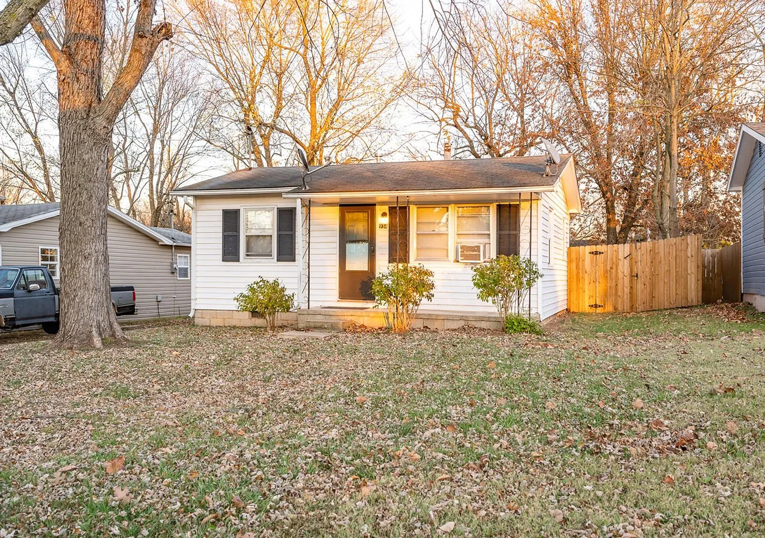 Adorable Home Close to Everything — Photo 4