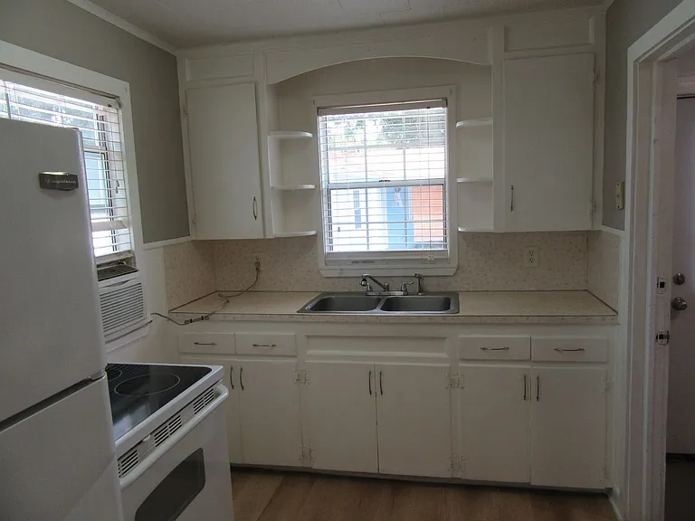 1708 Louise Ave — Photo 12