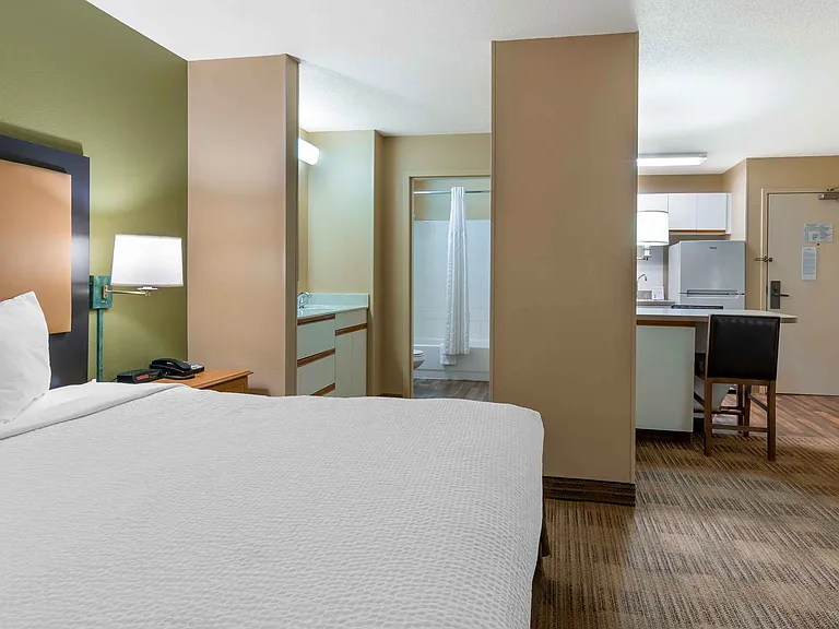 Deluxe Studio - 1 King Bed