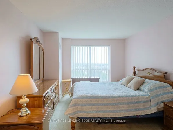3 Ellesmere St #726, Richmond Hill, ON L4B 4N2
