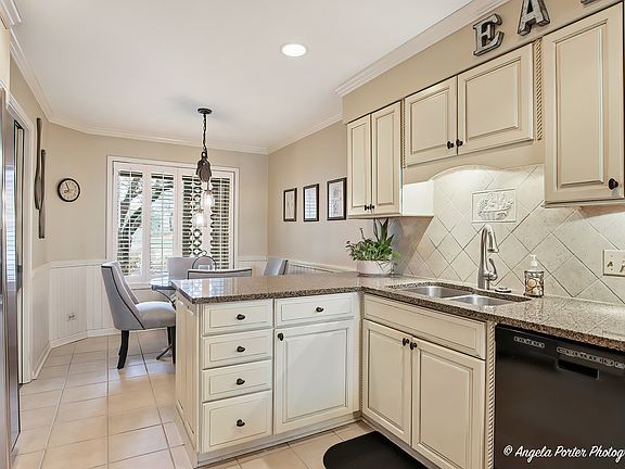 4th image of 890 Shoreline Rd