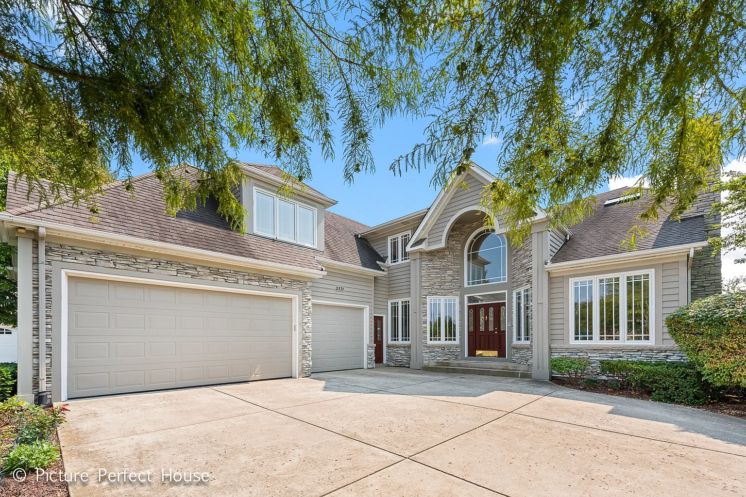 3571 Scottsdale Cir photo 1