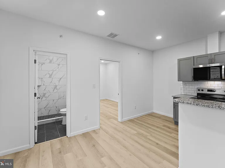 2600 S 7th St — Photo 8