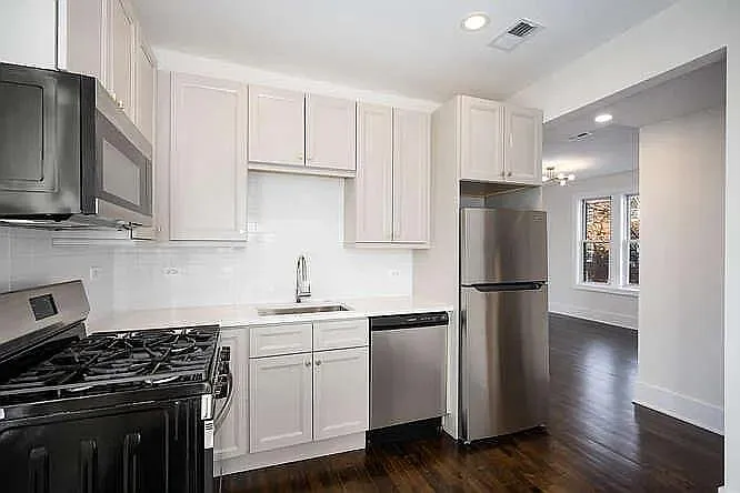 Modern 2 Bed Condo in Chicago | 1 Bath | $2495 | Available 9/30/2026 — Photo 4