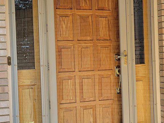 4th image of 4821 Robin Ln