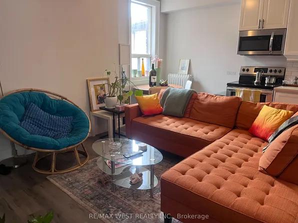 926 College St Front U, Toronto, ON M6H 1A4