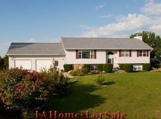 3294 55th St, Center Point, IA 52213