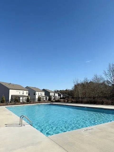 5 bed, 4.0 bath, 2800 sqft, $3,200 — Photo 3