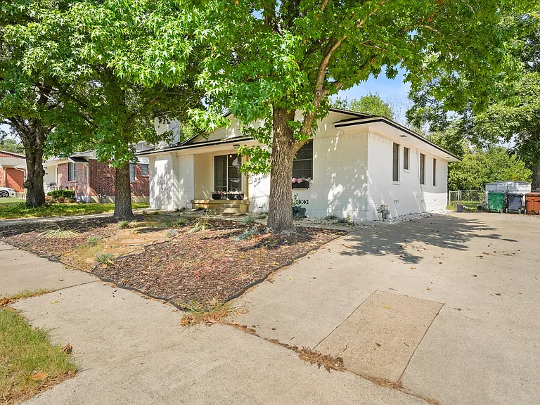 2014 Shawnee St — Photo 3