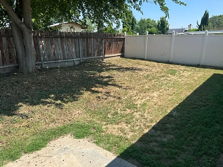 1136 W Damron Ave — Photo 18