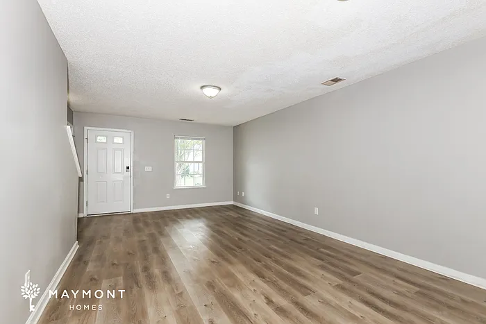 313 Denman Loop — Photo 4
