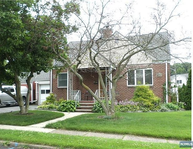 1st image of 2 Vivian Ct