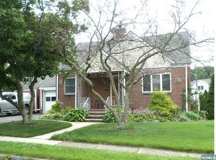 2 Vivian Ct, Fair Lawn, NJ 07410