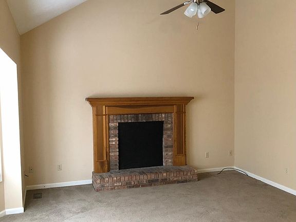 3rd image of 265 Woodcastle Dr