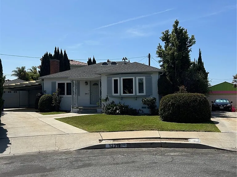 12312 Navy St — Photo 2