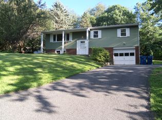 2 Mulberry Dr, East Greenbush, NY 12061