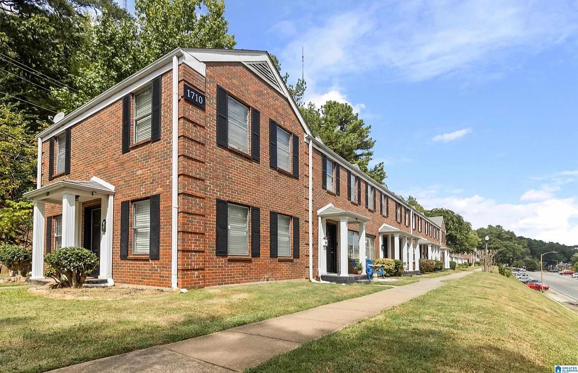 2 bed, 1400 sqft, $1,800 — Photo 1