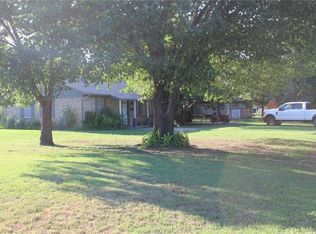 210 S Oak St, Paradise, TX 76073