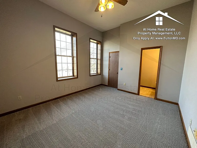103 E 10th St #13 — Photo 18