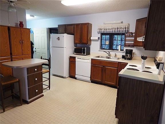 3rd image of 1229 Triangle Dr