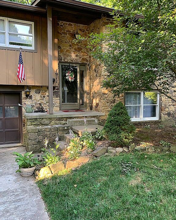 1st image of 1911 W Valley View Dr
