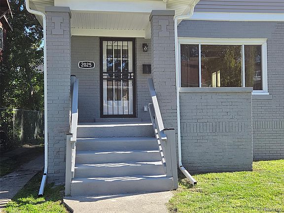 4th image of 2025 Collingwood St