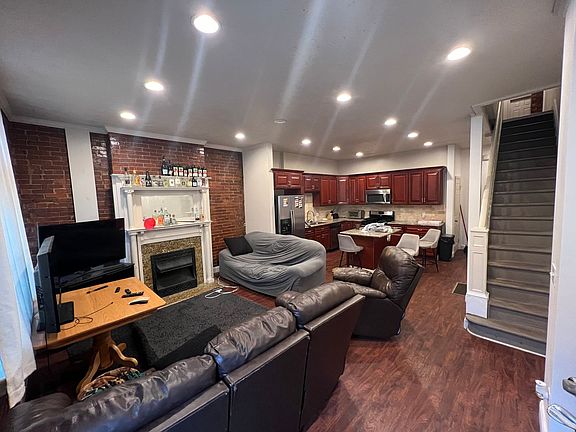 2nd image of 2012 Sarah St Floor 1